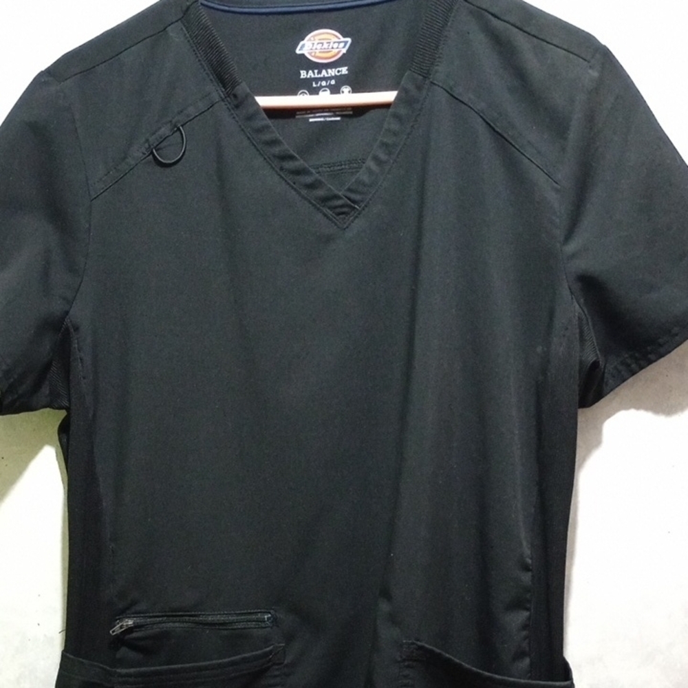 Black V-Neck Scrub Top